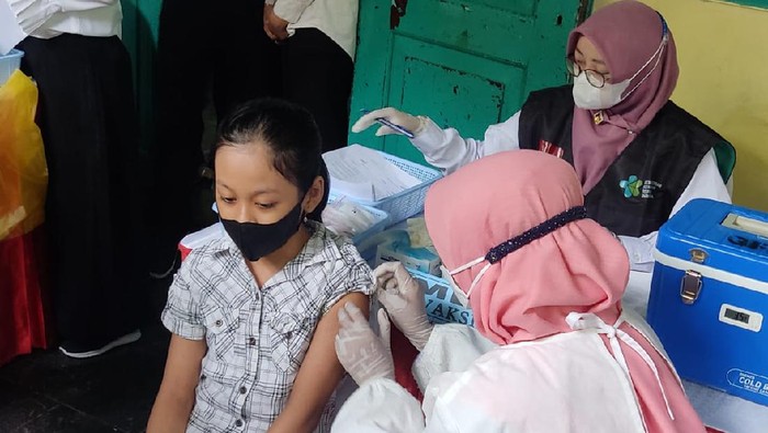 Vaksin anak usia 6-11 tahun di Surabaya