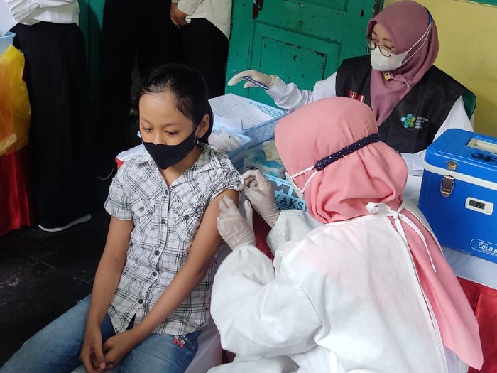 Vaksin anak usia 6-11 tahun di Surabaya