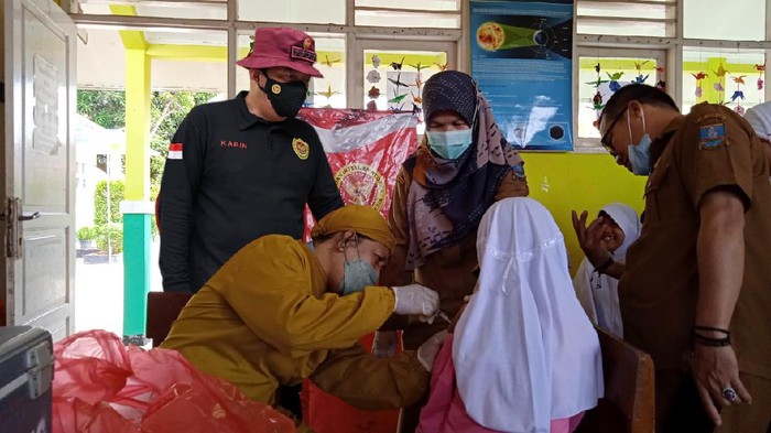 Vaksinasi anak di Banten