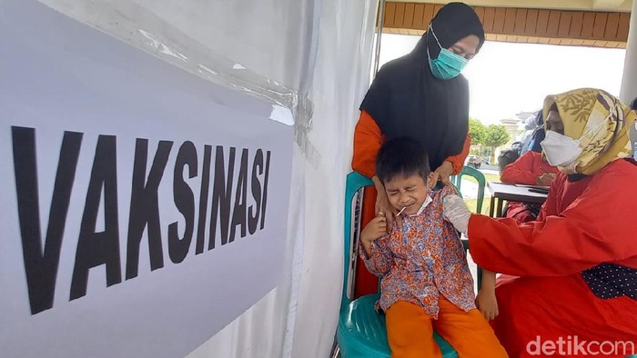 Vaksinasi COVID-19 bagi anak usia 6-11 tahun di Kota Tegal, Jawa Tengah, dimulai hari ini, Rabu (15/12/2021).