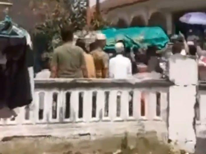 video keranda mayat digotong dengan lari viral
