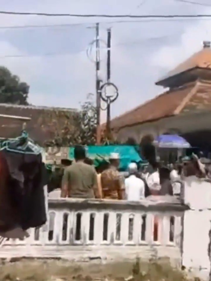video keranda mayat digotong dengan lari viral