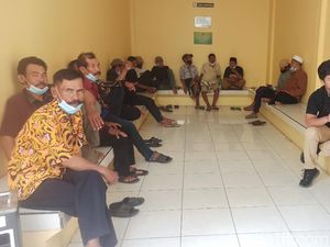 Mbah Minto Jalani Sidang Putusan, Warga Datangi PN Demak Beri Dukungan