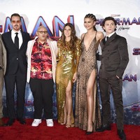 Kini pada pertengahan Desember 2021, Zendaya dan Tom Holland kembali tampil bersama untuk premier film Spider-Man: No Way Home di Los Angeles. Keduanya hadir bersama pemain lainnya dalam premier yang digelar di Regency Village Theatre, Los Angeles, California, AS, 13 Desember 2021. Foto: Jordan Strauss/Invision/AP