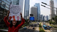 Menurut aktivis kerusakan alam ini sudah digaungkan oleh warga dan aktivis di sana, tetapi tidak ada respon dari pemerintah.