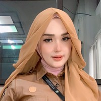 Wolipop sudah menghubungi Eis Nurul Aeni atau akrab disapa Eis Lucinta, ASN cantik yang viral di TikTok karena gaya hijab model rambut tersebut. Ia mengaku bekerja sebagai ASN dan pemilik bisnis hijab, EisLuCinta Hijabs. Foto: Dok. pribadi Eis.