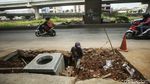 Awas! Ada Lubang Tak Tertutup di Kalimalang Bekasi