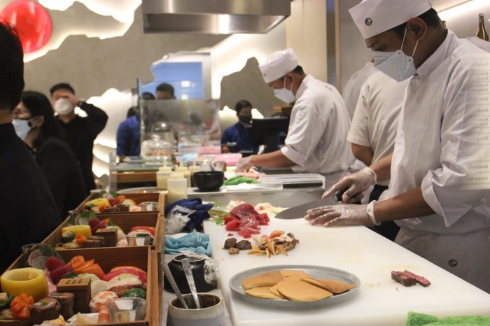 Bisnis Restoran Jepang Makin Menjamur di Ibu Kota Makanan Jepang jadi salah satu kuliner yang digemari orang Indonesia. Tak heran kini semakin banyak rumah makan yang menjajakan kuliner khas negeri sakura. Ini salah satunya.