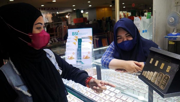 PT Bank Syariah Indonesia Tbk. atau BSI mendorong pertumbuhan pembiayaan gadai emas dan cicil emas melalui program grebek pasar di 23 titik pasar di wilayah Jakarta yang dikelola oleh PD Pasar Jaya.