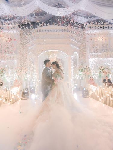 Dekorasi pernikahan viral di gang sempit.