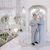 Wolipop sudah menghubungi Hosea (62), generasi pertama pemilik Ming Art Decoration dan Renhad Otniel Hosea (30), generasi kedua. Mereka adalah pihak vendor dekorasi yang hasil karyanya viral tersebut. Keduanya mengungkapkan kisah di balik dekorasi pernikahan di gang sempit bak hotel mewah. Foto: Dok/@mingart.decoration_karawang.