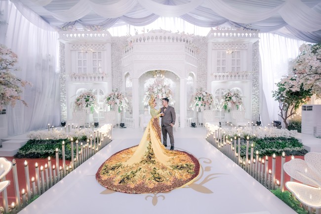 Video itu ada salah satu pembawa acara yang rekam dan di upload di TikTok awalnya, dia nggak nyangka banget videonya bakal viral. Waktu itu videonya tembus di 1 juta Views dalam waktu 14 jam setelah upload, sedangkan sekarang sudah total views sudah 3,8 juta Views dalam waktu 3 hari, ungkap Renhad kepada Wolipop lewat pesan singkat. Foto: Dok/@mingart.decoration_karawang.