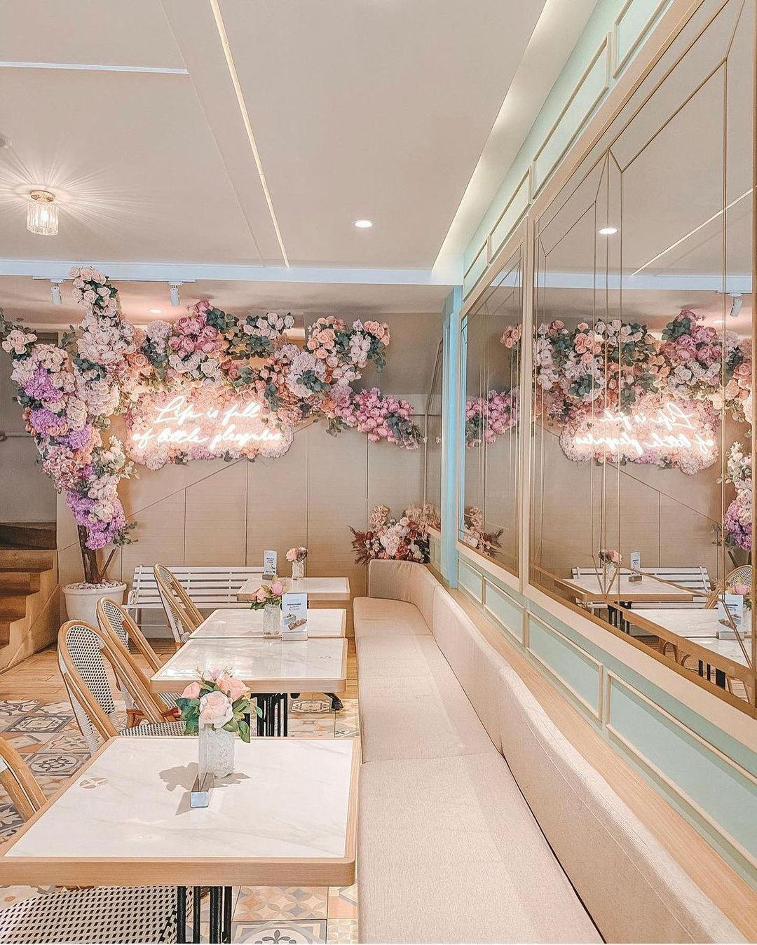Di Boulevard Kelapa Gading Ada Puluhan Kafe, 5 Tempat Ini Cocok Jadi Spot Kerja