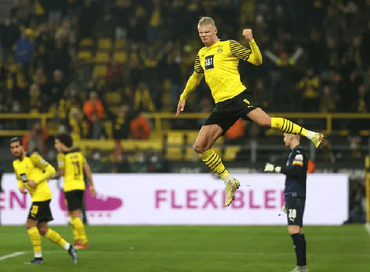 Erling Haaland Terbang: Saat Jebol Gawang Lawan, Ketika Merayakan