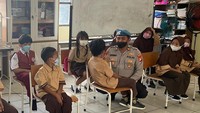 Pemerintah memulai menggenjot pelaksanaan vaksinasi anak usia 6 sampai dengan 11 tahun di bulan Desember 2021 dengan target sasaran mencapai 26,5 juta anak di Indonesia. Dan pelaksanaannya sudah dimulai di DKI Jakarta, Banten dan Depok dengan menggunakan vaksin sinovac.