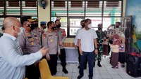 Capaian akumulasi dari 9 titik Sekolah Dasar untuk hari ini sebanyak 4.361 dosis dengan menggunakan vaksin sinovac sesuai dengan anjuran Kementrian Kesehatan. Kapolres tak bosan-bosannya  mengingatkan dan menghimbau para orangtua yang memiliki anak usia 6-11 tahun agar tidak perlu khawatir akan dampak pasca melaksanakan vaksinasi karena sudah di nyatakan aman, pungkasnya.