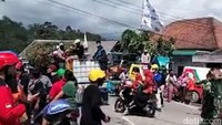 Warga yang berada di lokasi berisiko bencana adalah di Dusun Umbulan, Curah Kobokan, dan Dusun Kajar Kuning, Kecamatan Pronojiwo. Mereka dievakuasi oleh petugas gabungan.