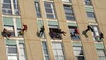 Kejutan! Spider-Man hingga Batman Hibur Anak-anak di Rumah Sakit Italia