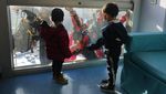 Kejutan! Spider-Man hingga Batman Hibur Anak-anak di Rumah Sakit Italia