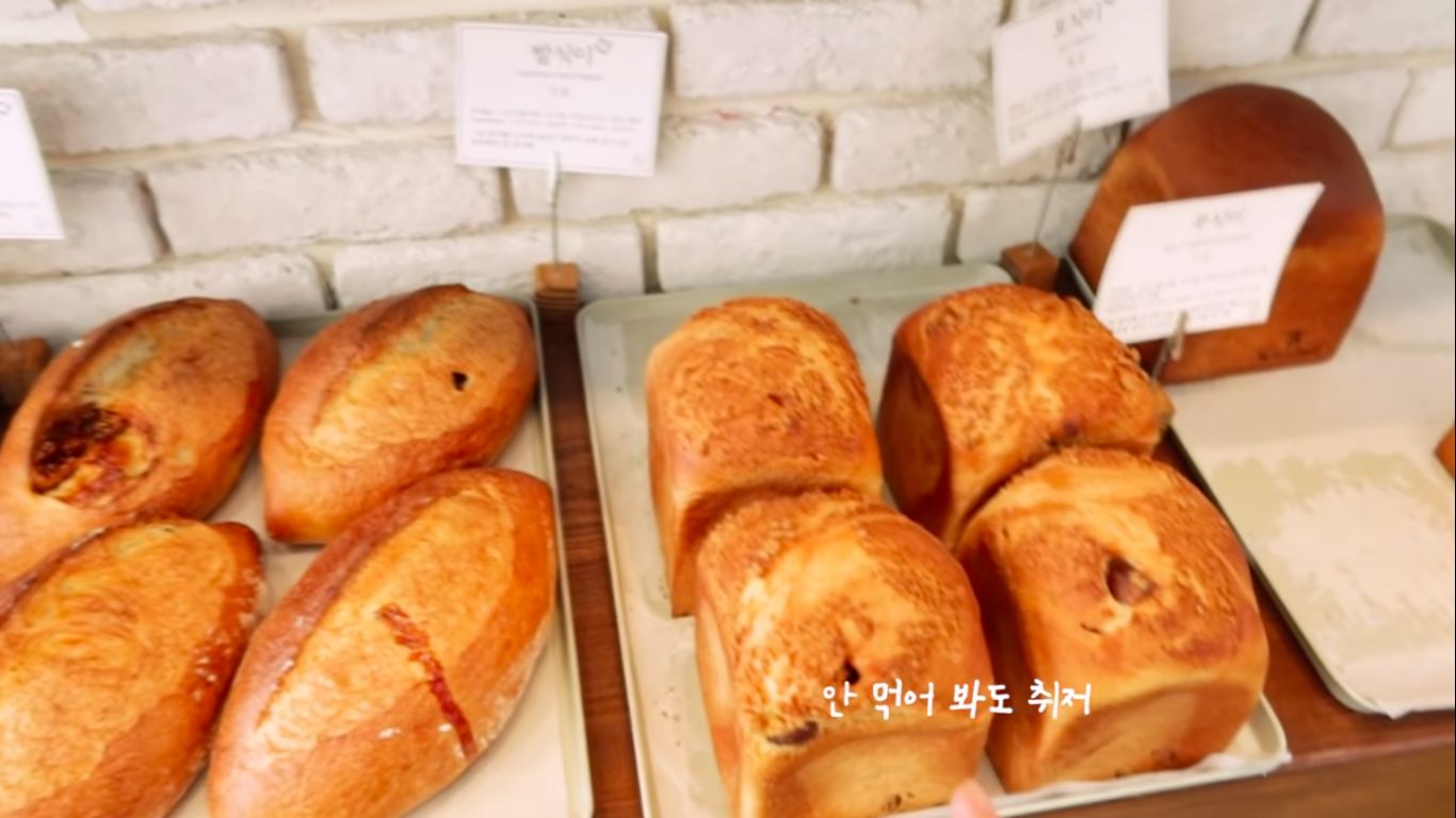 Jennie BLACKPINK Lakukan 'Bakery Tour' dan Beri Rekomendasi Roti Favoritnya