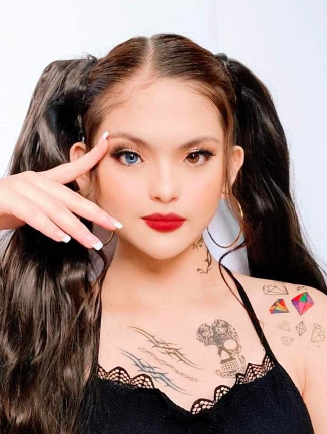 “Aku hanya membutuhkan begitu banyak uang dan aku tidak dapat memikirkan cara lain untuk melakukannya. Maaf kepada penggemarku. Aku tahu apa yang aku lakukan salah, aku tidak dapat memikirkan alasan lagi, aku sangat tertekan,” pengakuan di Twitter tersebut. Foto: dok. Facebook