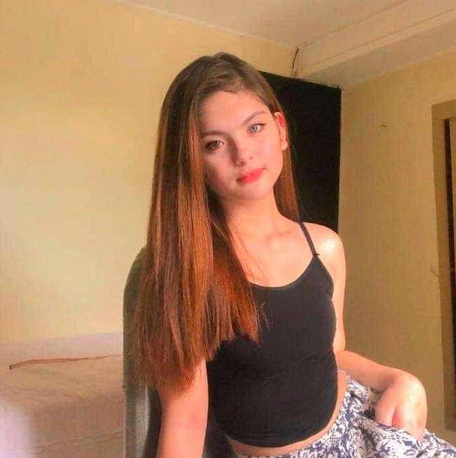 Di tengah situasi memanas, tiba-tiba akun Twitter bernama @juliaostana1 buka suara. Cuitannya begitu mengejutkan, seolah Julia Ostan mengakui kesalahannya dan meminta maaf. Foto: dok. Facebook