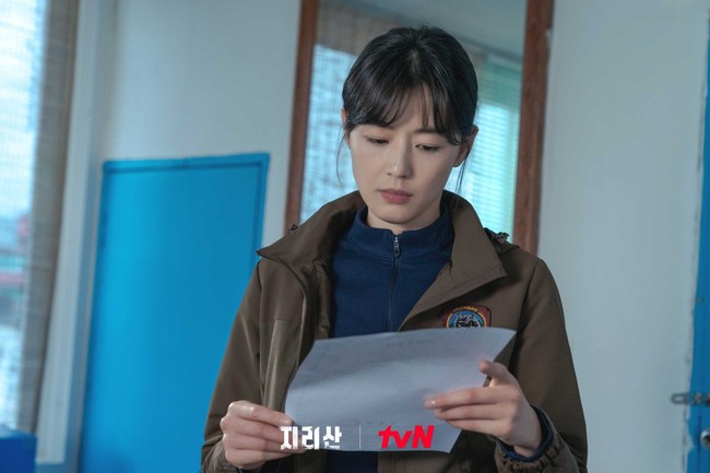 Jun Ji Hyun belum lama menyelesaikan syuting drama Korea Jirisan. Ibu dua anak itu pun dilaporkan sebagai aktris dengan bayaran termahal di Korea Selatan. Foto: dok. tvN