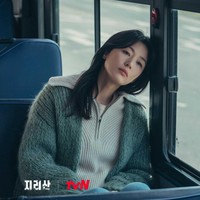 Bayaran Jun Ji Hyun naik dua kali lipat sejak membintangi The Legend of the Blue Sea bersama Lee Min Ho. Kala itu, ia mengantongi 100 juta won (Rp 1,2 miliaran) dari tiap episode. Foto: dok. tvN