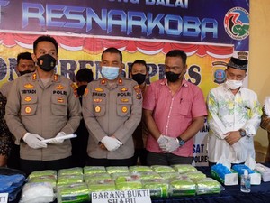 Nelayan Ditangkap Saat Akan Jual 22 Kg Sabu yang Ditemukan Ketika Melaut