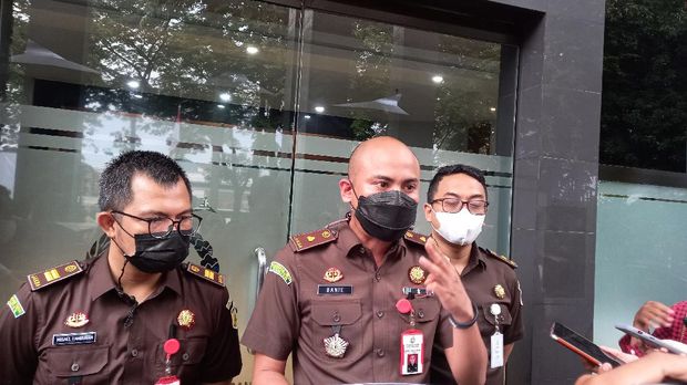 Kasi Pidsus Kejari Tangerang, Sobrani Binzar menjelaskan soal penahanan SRM di kasus korupsi pengadaan jasa cleaning servis pada satuan kerja RSUP Sitanala Kota Tangerang Tahun Anggaran 2018.