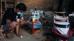 Mengintip Pembuatan Miniatur Kapal Remote Control di Batang