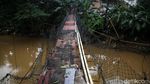 Lihat! Jembatan Gantung di Srengseng Sawah Memprihatinkan