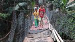 Lihat! Jembatan Gantung di Srengseng Sawah Memprihatinkan