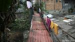 Lihat! Jembatan Gantung di Srengseng Sawah Memprihatinkan
