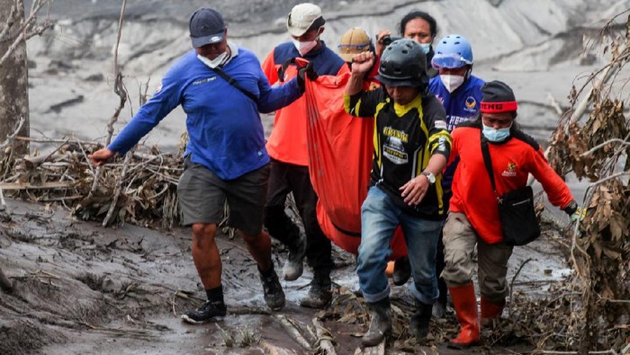Korban Meninggal di Gunung Semeru Kini 48 Orang, Ini Info Terbarunya