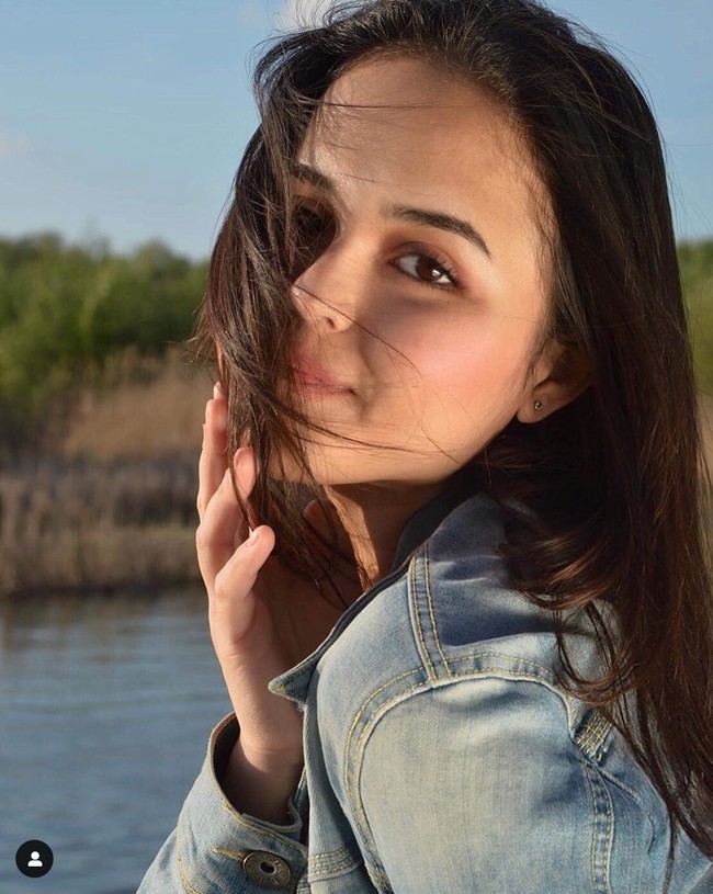 Laura Anna mengalami kecelakaan lalu lintas pada tahun 2019. Kecelakaan itu yang kemudian benar-benar mengubah hidup Laura. Laura jadi mengalami kelumpuhan dan hanya bisa terbaring di ranjang atau duduk di kursi roda. Foto: Instagram/@edlnlaura