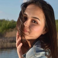 Laura Anna mengalami kecelakaan lalu lintas pada tahun 2019. Kecelakaan itu yang kemudian benar-benar mengubah hidup Laura. Laura jadi mengalami kelumpuhan dan hanya bisa terbaring di ranjang atau duduk di kursi roda. Foto: Instagram/@edlnlaura