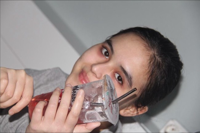 Menanggapi pernyataan Laura, Gaga pun sempat membuat sebuah video klarifikasi di akun YouTube miliknya. Gaga mengatakan bahwa tak hanya dirinya saja, melainkan Laura pun saat itu sedang dalam keadaan mabuk. Namun Gaga mengaku bahwa dirinya memang sempat mengantuk karena kelelahan. Foto: Instagram/@edlnlaura