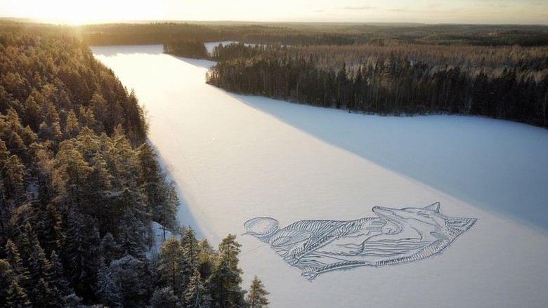 Lukisan Rubah di Atas Danau Es