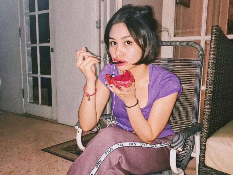 Manisnya Vanesha Prescilla Saat Ngemil Es Krim dan Buah Naga