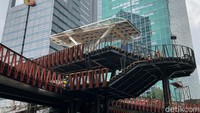 Progres revitalisasi JPO Pinisi kini dalam proses penyelesaian. Pembangunannya sudah mencapai 91 Persen.