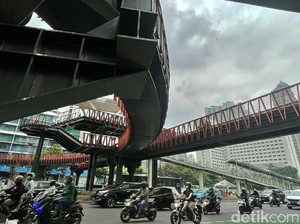 JPO Sudirman yang Dibanggakan Anies Tuai Kritik: Tak Ramah Pejalan Kaki
