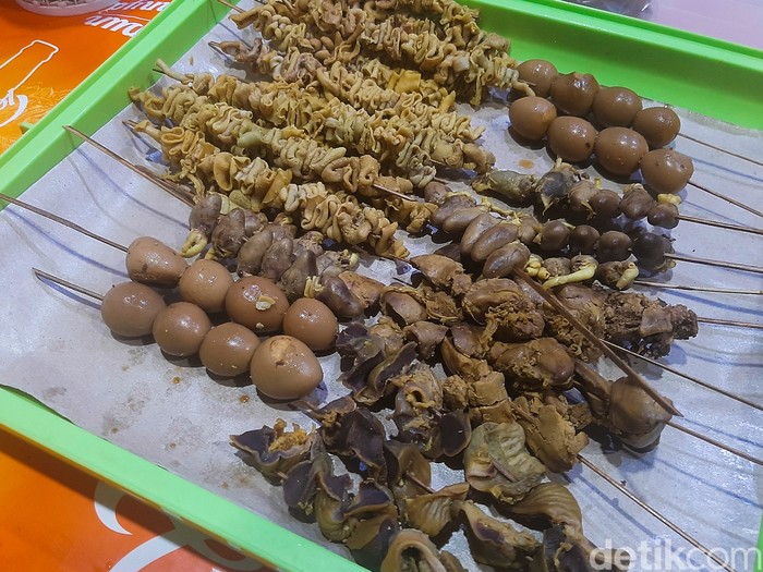 Nasi Ayam Bu Pini Nasi Ayam Bu Pini; Rekomendasi Nasi Ayam Enak di Semarang