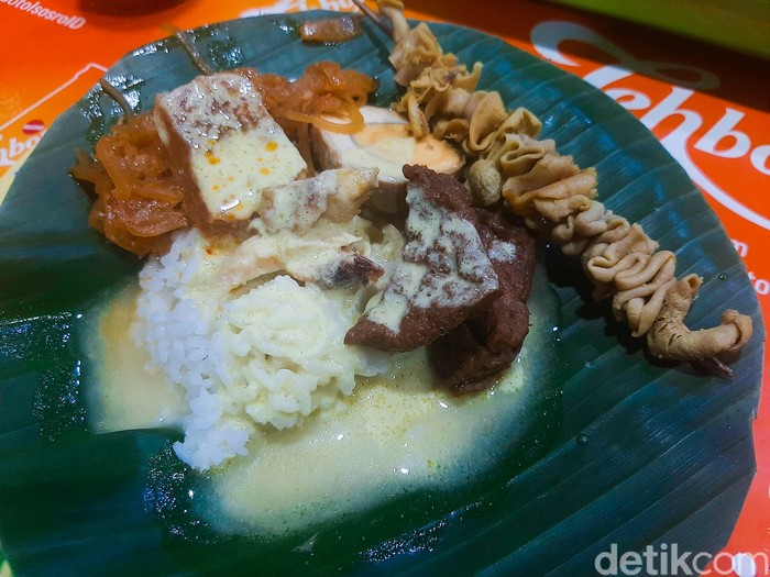Nasi Ayam Bu Pini Nasi Ayam Bu Pini; Rekomendasi Nasi Ayam Enak di Semarang