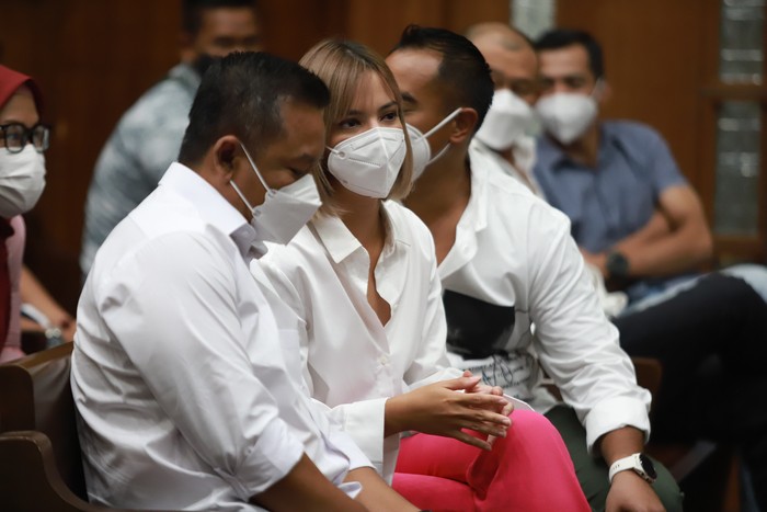 Nia Ramadhani dan Ardi Bakrie Nia Ramadhani dan Ardi Bakrie