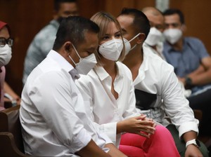 Nia Ramadhani Menangis Saat Bicara soal Anak di Sidang Kasus Narkoba