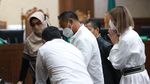 Gaya Nia Ramadhani Hadiri Sidang Kasus Narkoba dengan Ikat Pinggang Rp 11 Juta