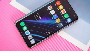 Oppo mulai menjual Find N di China pada 23 Desember 2021 mendatang. Harga Oppo Find N sebagai berikut: RAM 8 GB 7.699 atau Rp 17,4 juta, RAM 12 GB 8.999 atau Rp 20,1 juta.