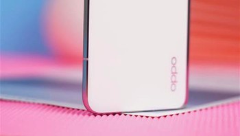 Ada tiga kamera di bagian belakang. Foto: Sina Mobile