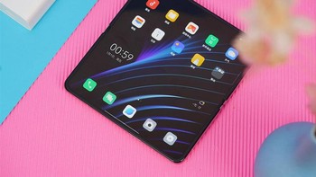 Ketika layar bagian dalam Oppo Find N dibuka. Foto: Sina Mobile